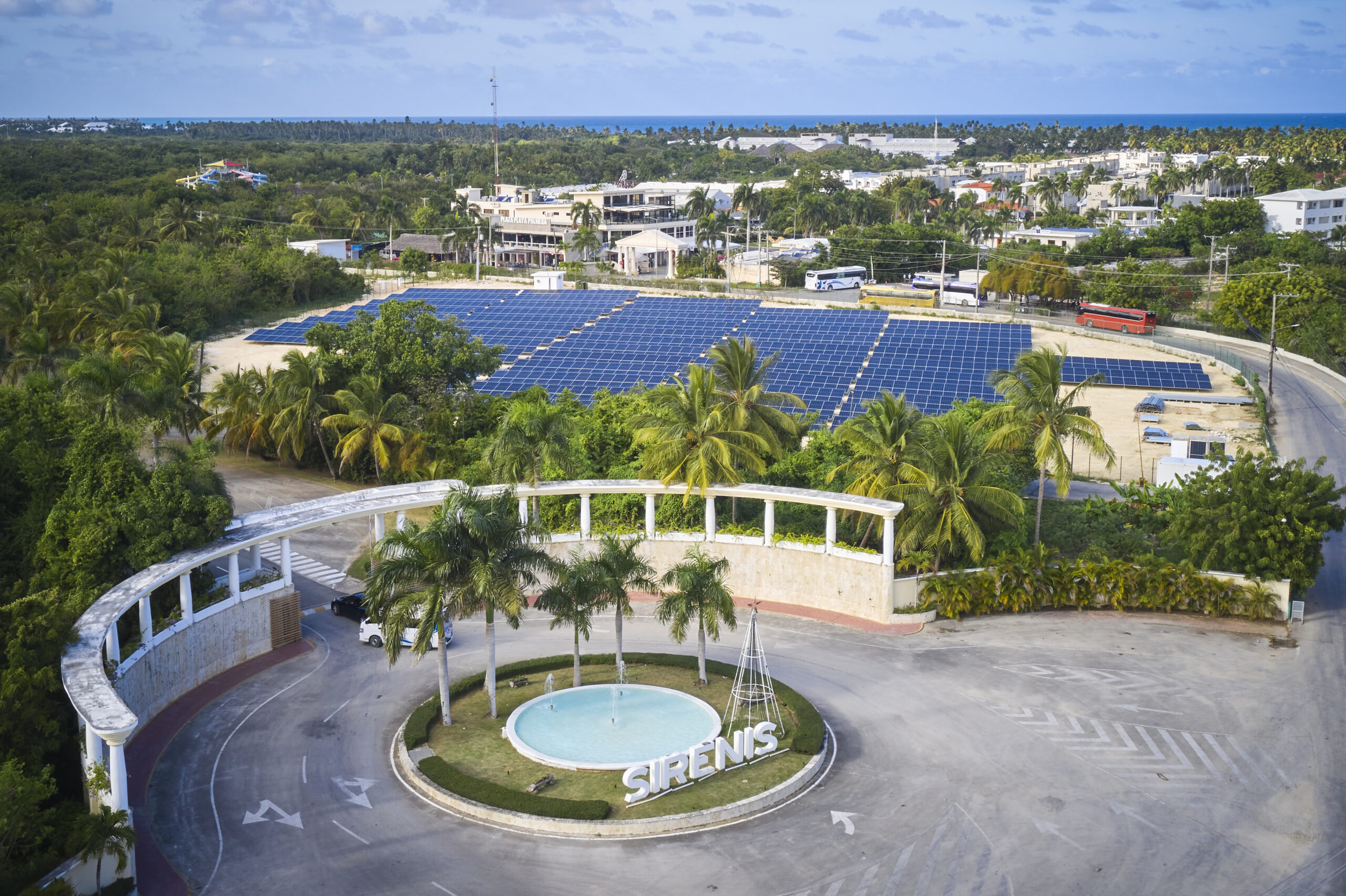 Grand Sirenis Punta Cana y CEPM potencian el turismo sostenible con nueva planta solar fotovoltaica