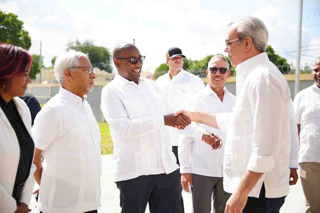 Presidente Abinader inaugura Liceo Experimental