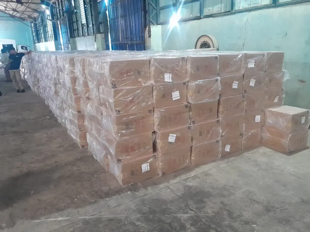 Aduanas detecta contrabando de bebidas “premium” cigarrillos en Puerto Plata