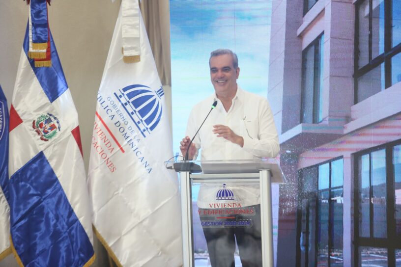 El presidente de la República, licenciado Luis Abinader Corona, mientras se dirigía a los presentes en la actividad