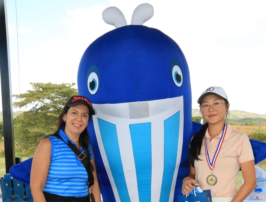 Rita Arias premia a Camila Yoo