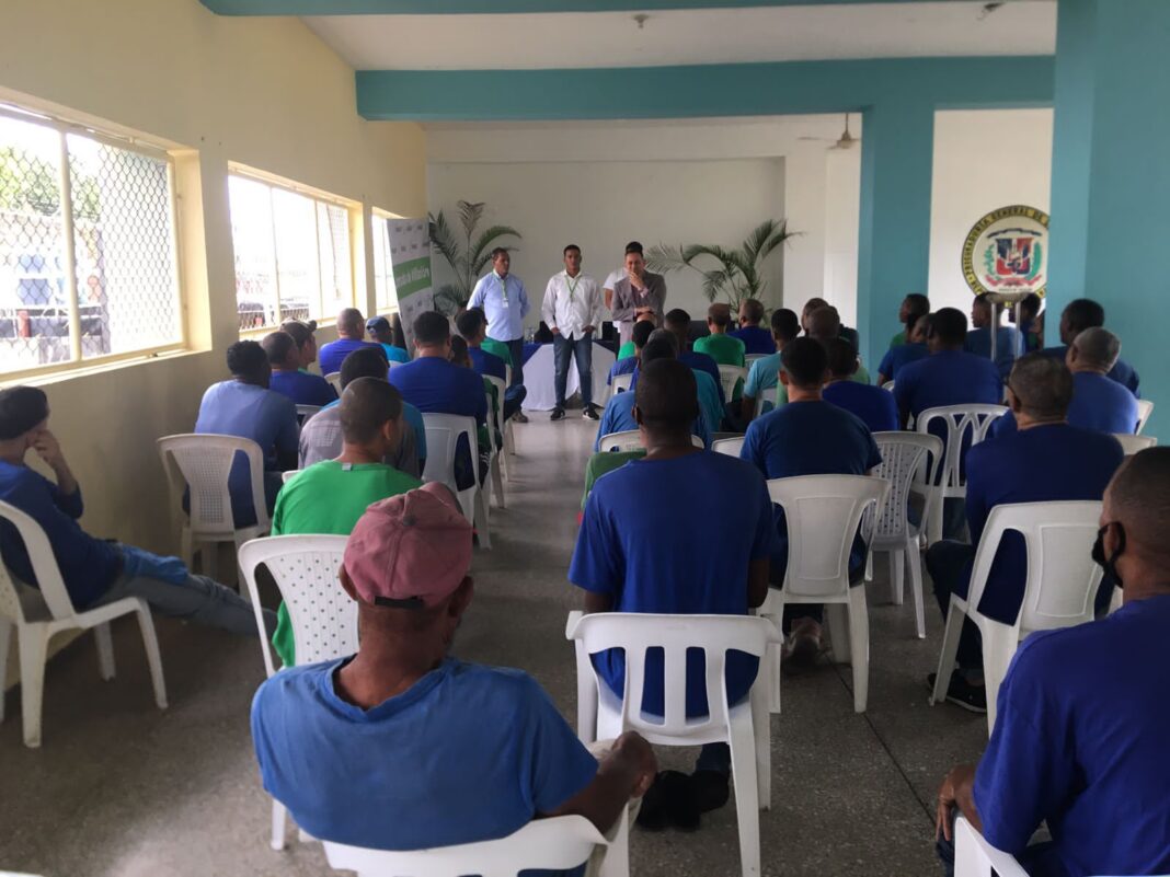 Senasa afilia a 600 privados de libertad del Centro de Corrección y Rehabilitación de La Isleta de Moca