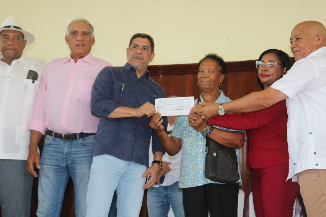 2,600 productores afectados por Thrips en habichuelas en San Juan reciben del Gobierno RD$181 millones compensación