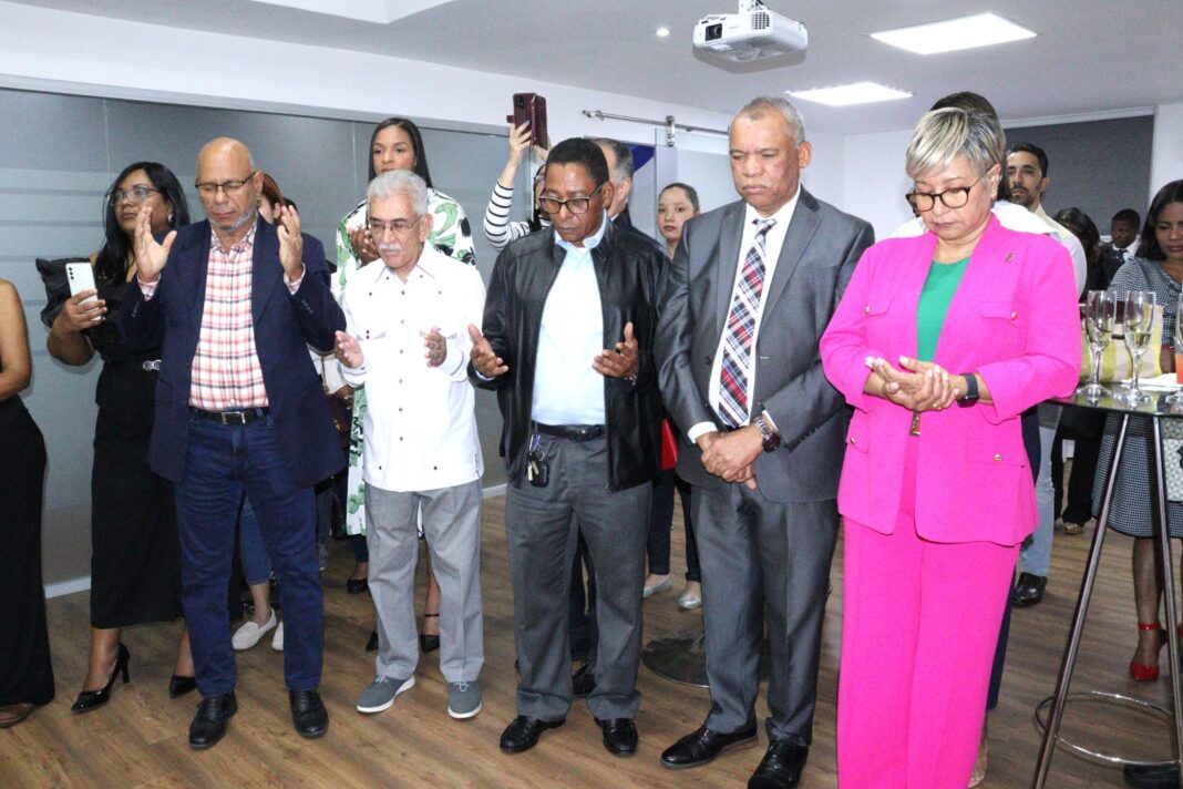Escuela EDOCO celebra apertura de sus nuevas instalaciones en Plaza Las Américas II