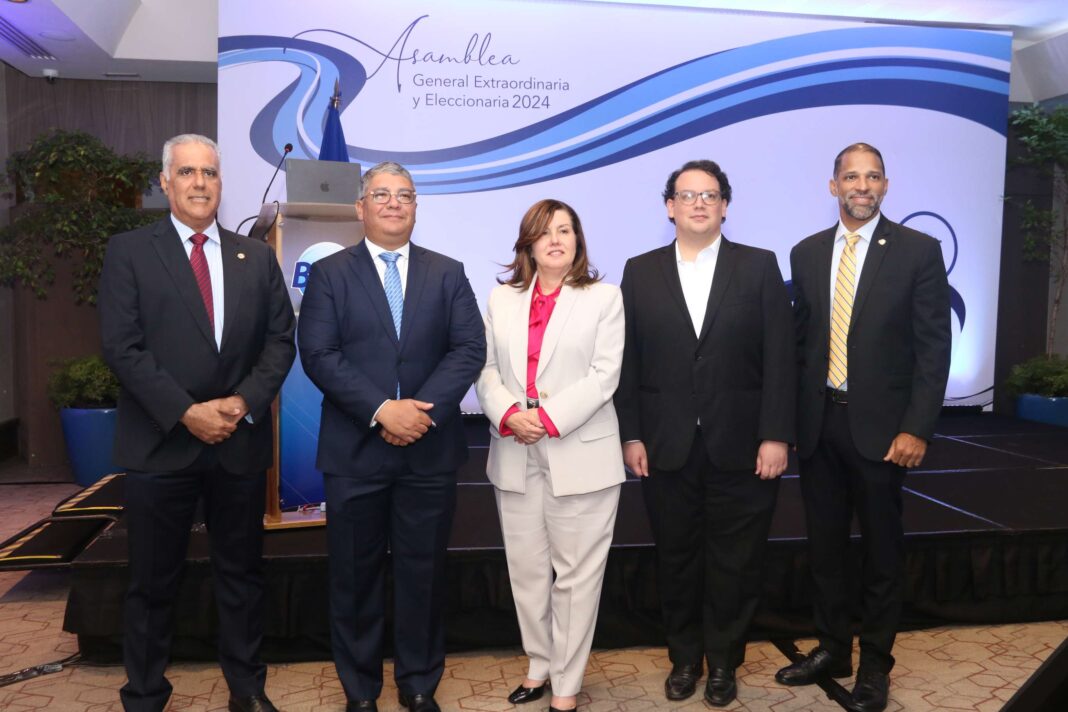 Foto 4, Armando Rivas, Horacio Lomba, Lucile Houellemont, José María Munné y Omar Castellanos. (5)(1)