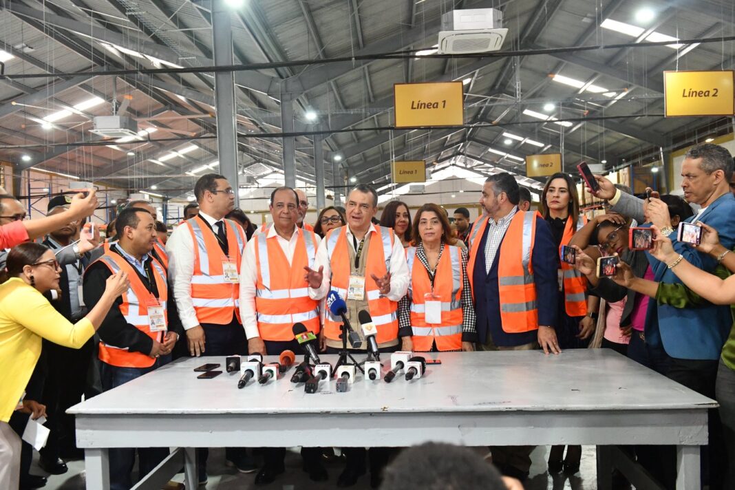 JCE inicia elaboración de 1,566 kits electorales para el exterior y el clonado de EDET de cara a elecciones del 19 de mayo de 2024