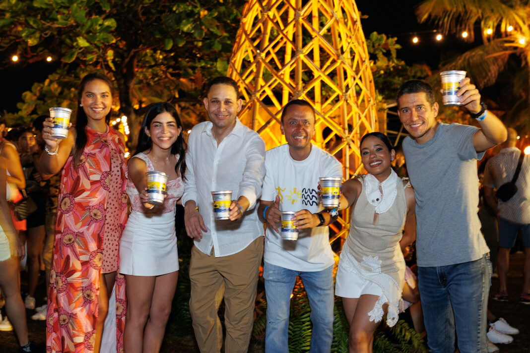 Secundaria Elena González, Judith Luna, Robert Espinal , Fabián Suárez, Lisamel Trinidad y Juan Francisco Álvarez