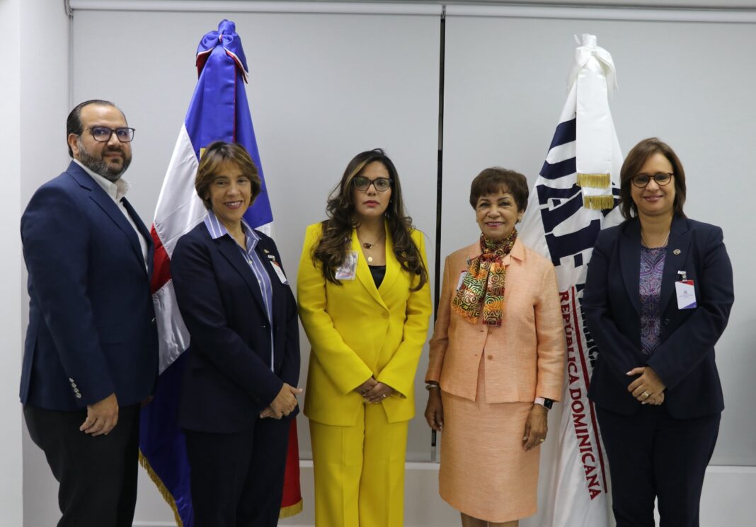 Alan Muñoz, Mercedes Canalda, Aileen Guzmán Coste, Cristina De Castro y Benahuare Pichardo