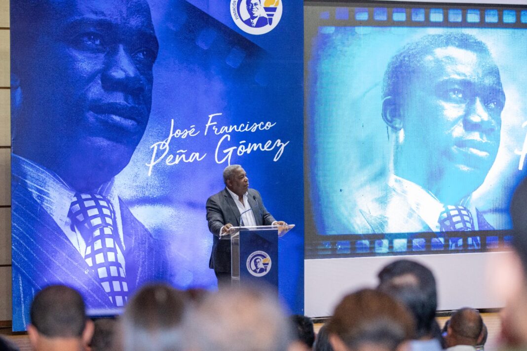 Fundación José Francisco Peña Gómez entrega premios a ganadores concurso sobre vida y obra del líder político
