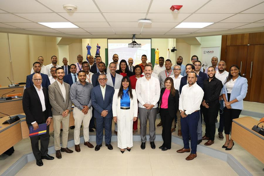 Gobierno de los EE. UU. y PUCMM realizan capacitación para modernizar distribución eléctrica