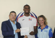 Camacho entrega incentivo al boxeador Cristian Pinales Como gratificación por clasificar a los Juegos Olímpicos