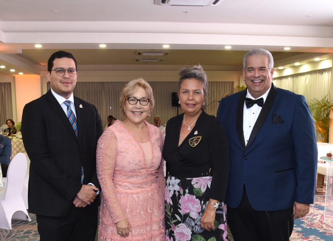 Michael Jacobo, Pamela Sánchez, Ysabel Reyes y Pedro Vargas
