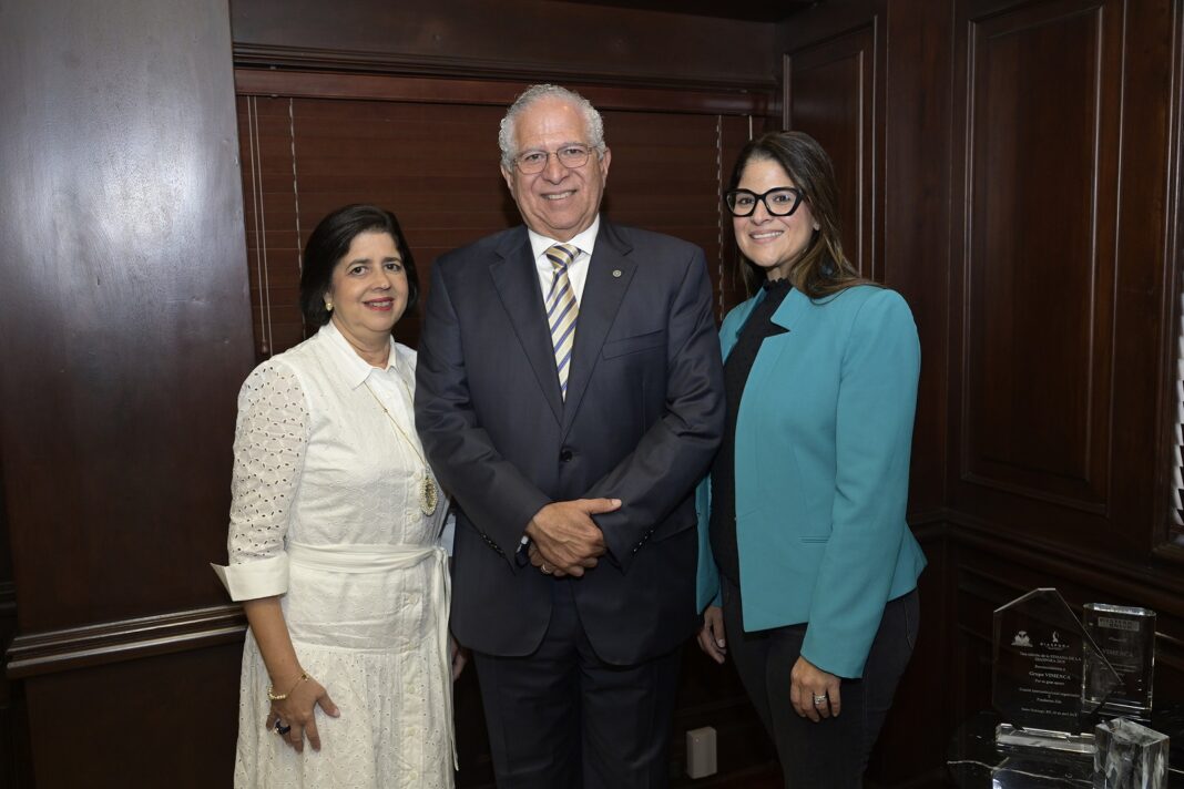 Tania Ares, Víctor Virgilio Méndez Saba y Aida Méndez