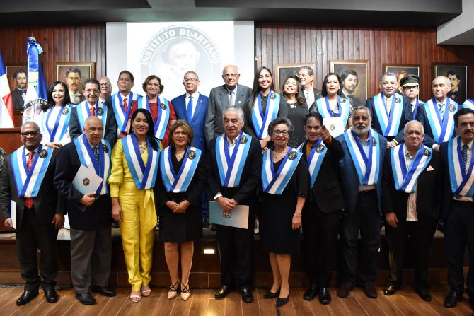 Inst.-Duartiano-y-los-nuevos-miembros-de-honor