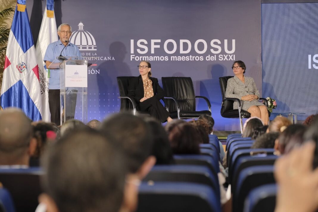 Ministro de Educación y presidente de la Junta de Directores del ISFODOSU