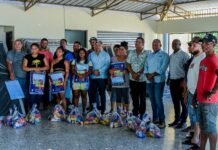 Alcalde Ulises Rodríguez brinda apoyo a las familias afectadas por incendio en el Barrio Los Santos