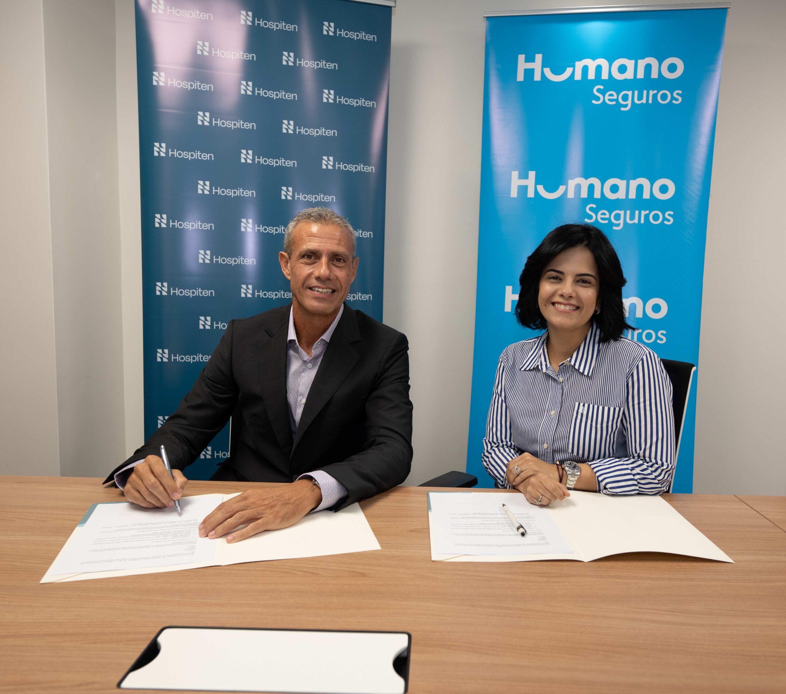 Benjamín Palmero, director-gerente de Hospiten Santo Domingo y Mary Bairán, vicepresidente de Salud de Humano