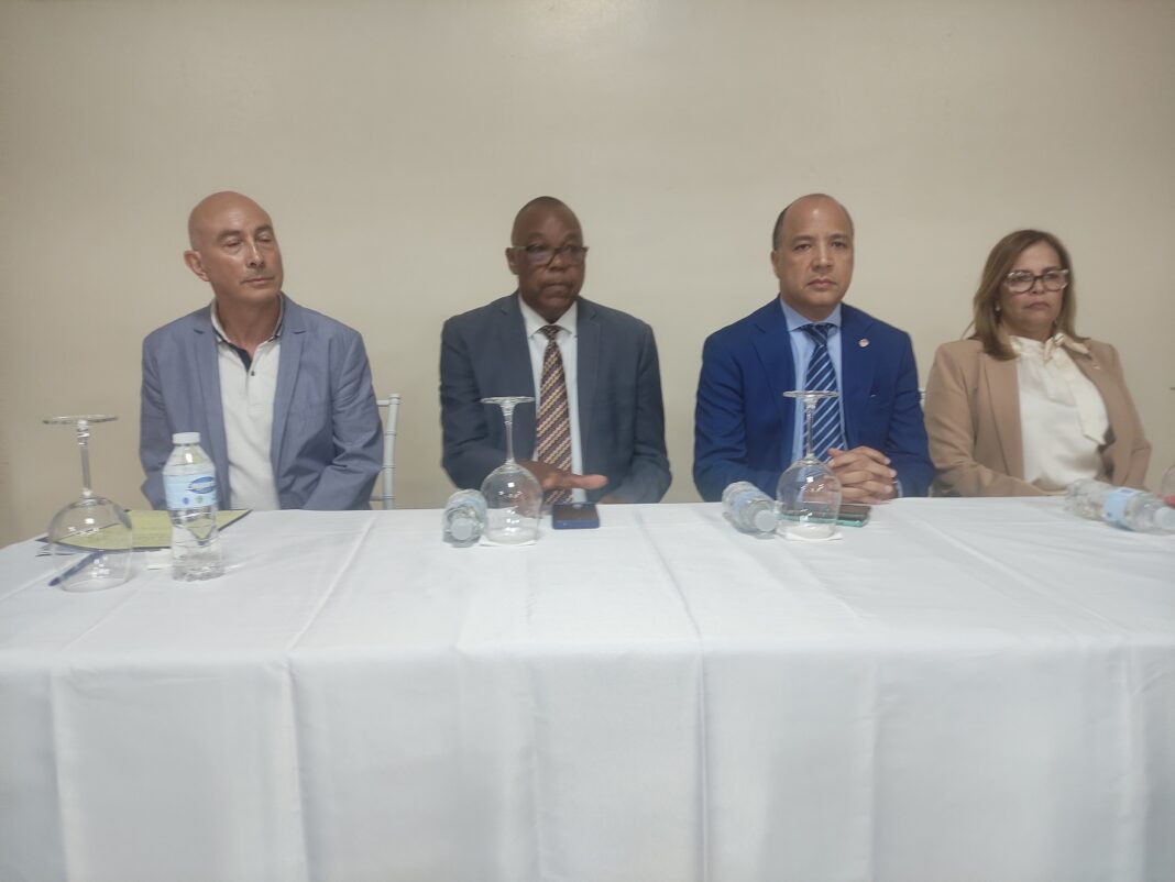 El decano de la Facultad de Ciencias Jurídicas y Políticas, maestro Héctor Pereyra Espaillat