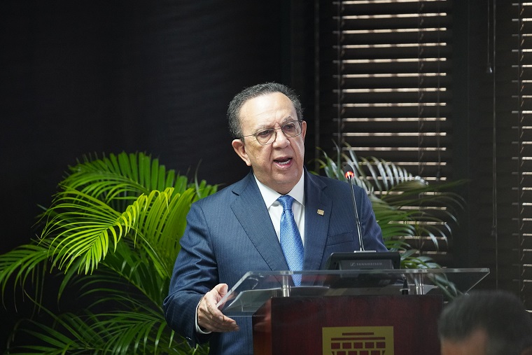 Héctor Valdez Albizu. Gobernador del Banco Central. BCRD