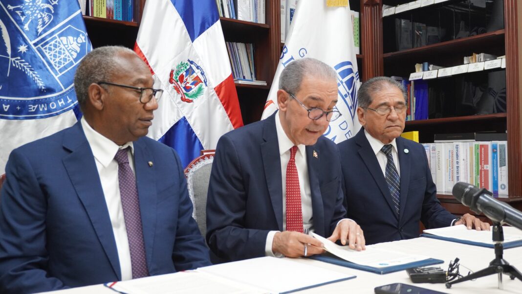 MESCyT, UASD y GCREAS suscriben convenio para lograr acreditaciones internacionales de carreras de ingeniería