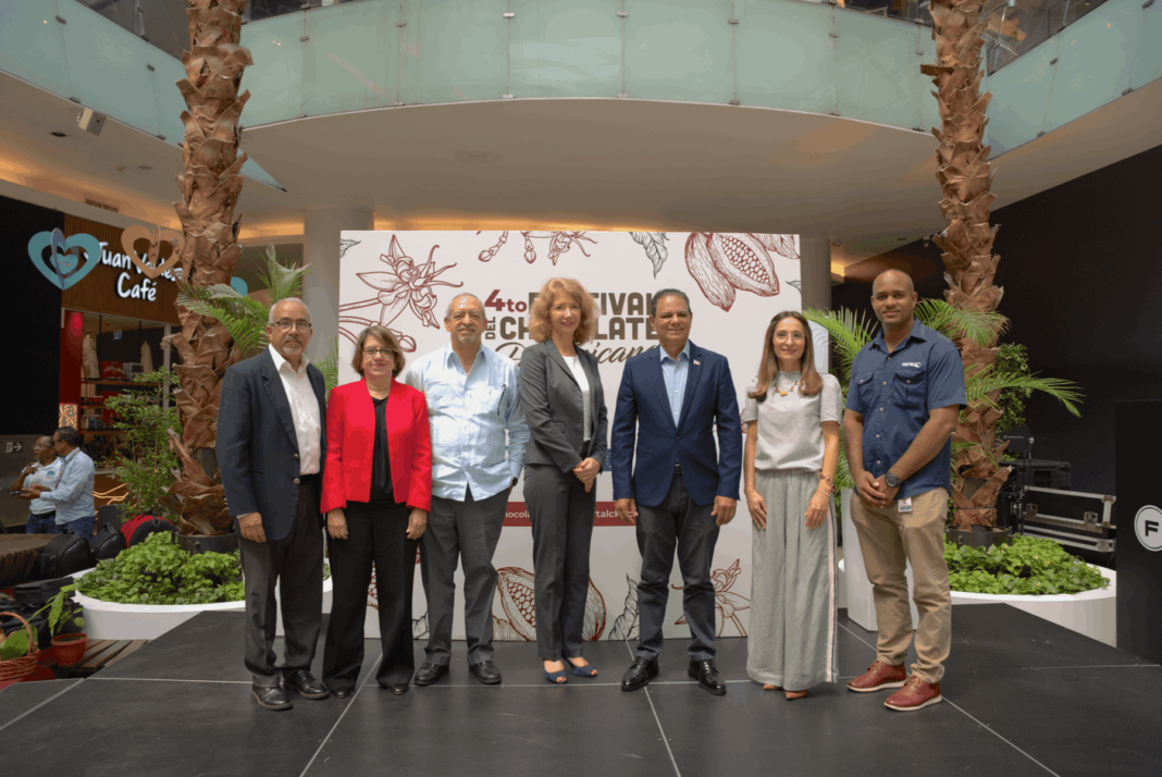 Sésar Rodríguez, Taiana Mora, Víctor Hidalgo, Katja Afheldt, Jorge Morales, Rocío Sánchez y Enelvi Brito