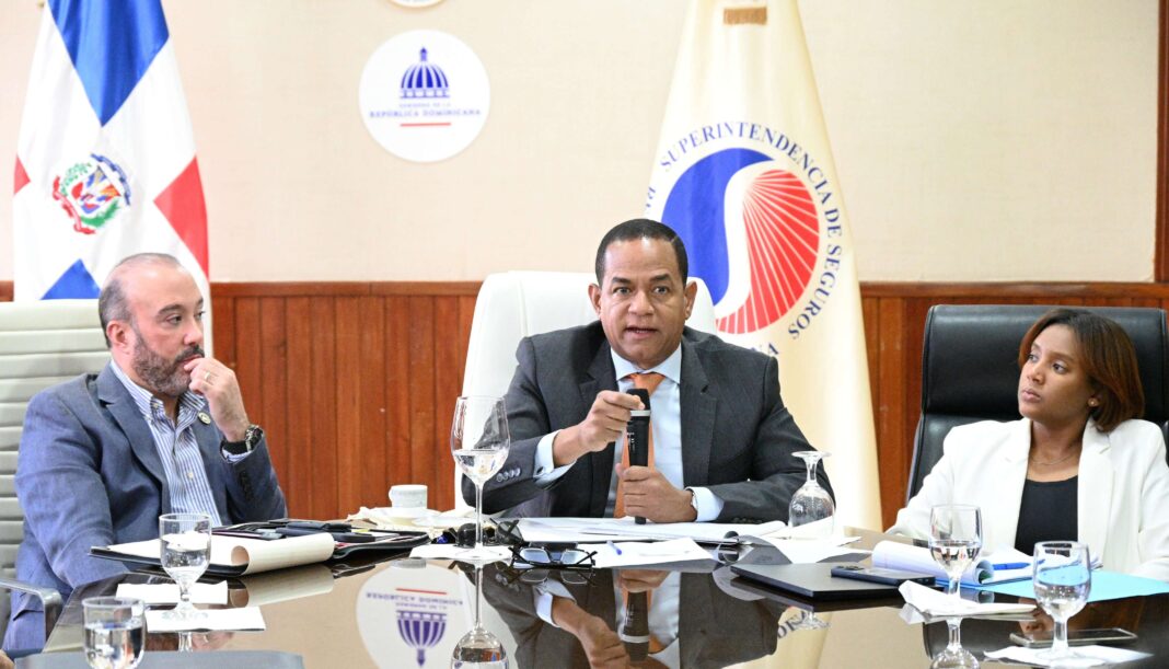 Superintendencia de Seguros ADOCOSE colaborarán para acelerar reformas y profesionalizar corredores