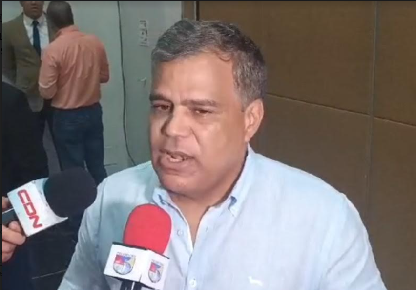 Tommy Galán Un Gobierno de Improvisaciones