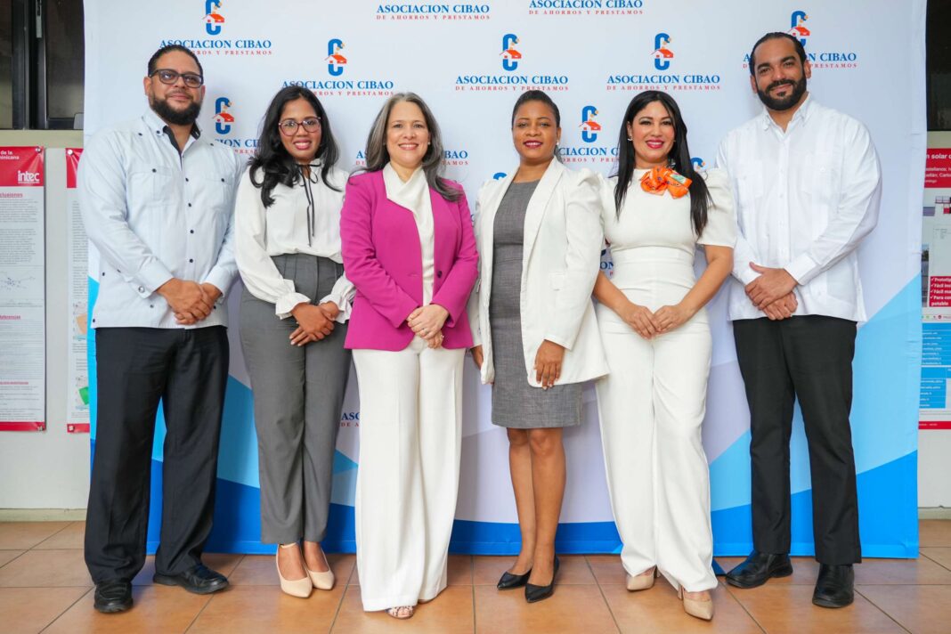Carlos Reyes, Pamela Hilario, Yara Hernández, Belissa Best, Claribel López y Ariel Bisonó - octubre 2024