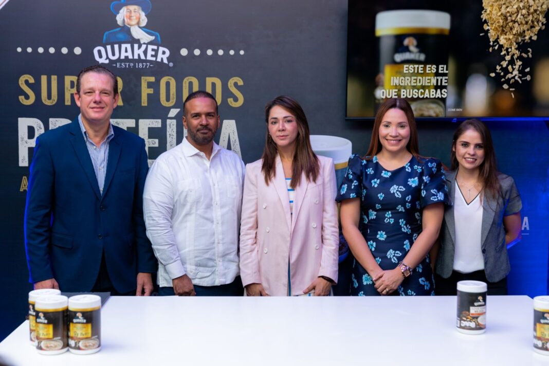 Luis Villanueva, Elvin Peralta, María Paula Méndez, Michelle Tejeda, y Alejandra Ramírez