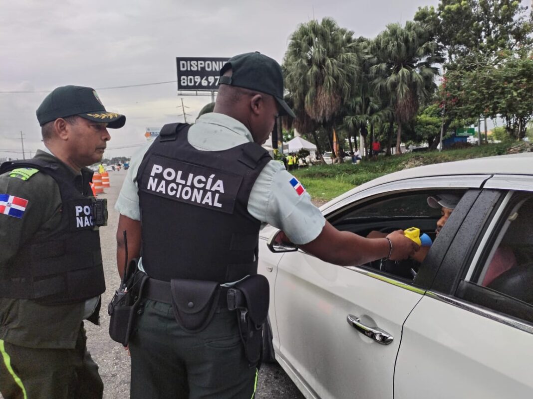 DIGESETT realiza operativos simultáneos de reducción velocidad y alcoholimetría en la autopista Duarte y Las Américas (2)