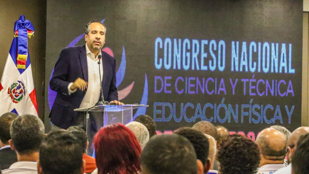 El director ejecutivo del Instituto Nacional de Educación Física (INEFI)