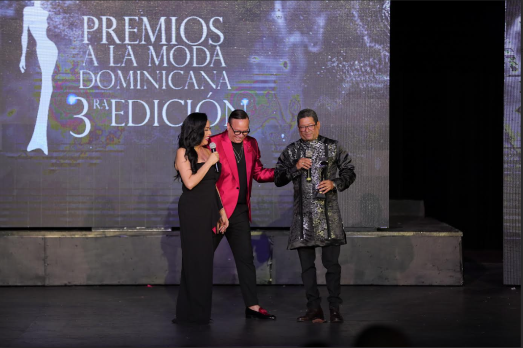El diseñador dominicano Francisco Rodríguez, Faraón, Premios Moda Dominicana 2024, en la categoría de Chacabanas