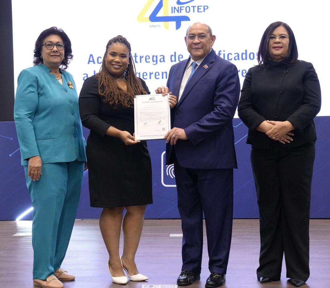 INFOTEP entrega cetificados en alta gerencia a más 120 altos ejecutivos y representantes de 52 empresas