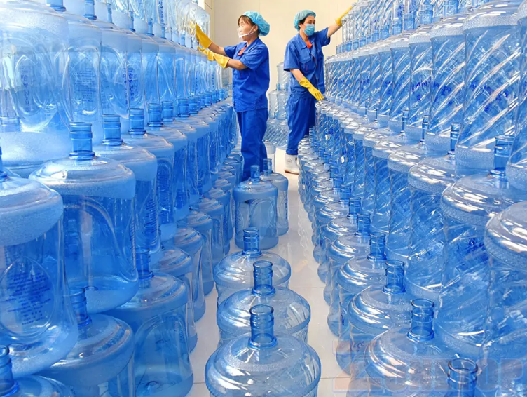 Las empresas embotelladoras de agua deben contribuir con la calidad y la inocuidad del producto que venden