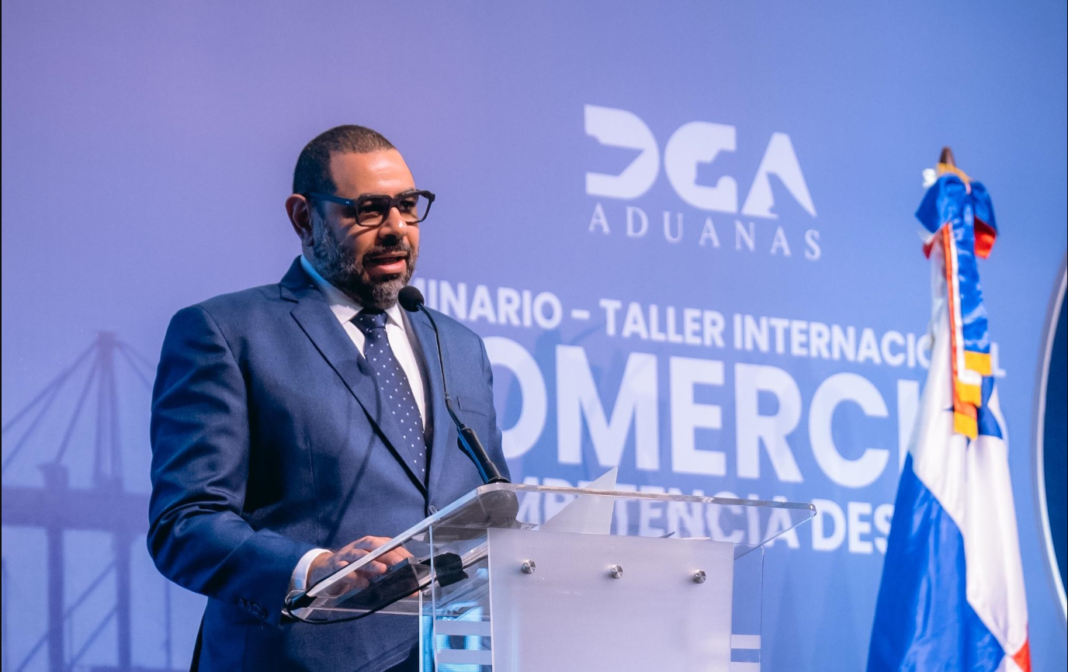 Magistrado de la Procuraduría, Jonathan Baró, María Baquero Tonos, Lili Acevedo, Paola Troncoso y Mario Pujols