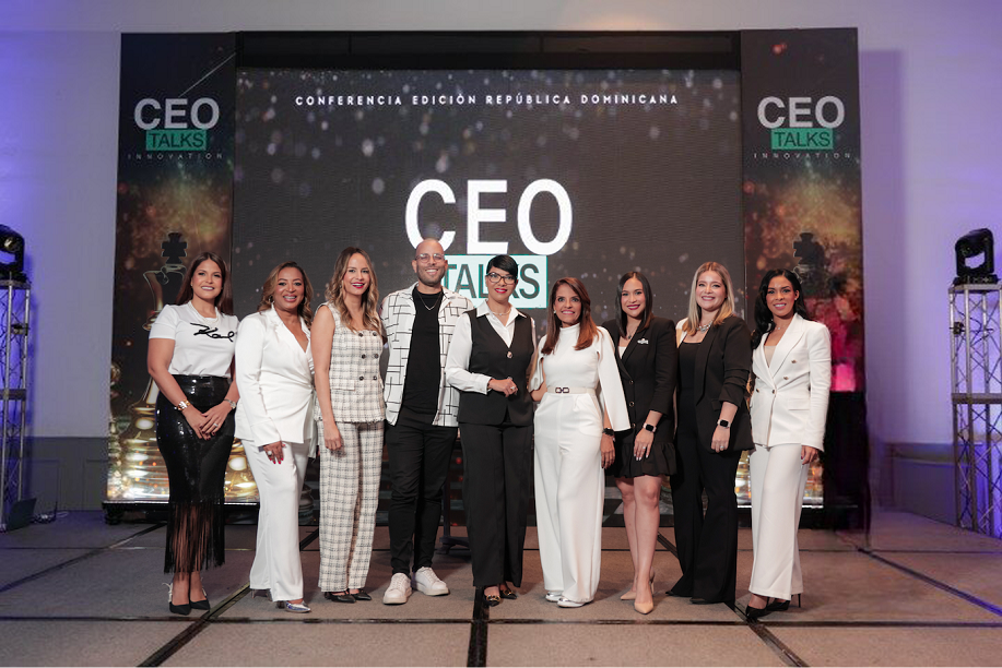 Yanilda Estrella, Irene Morillo, Katherine Pesantes, Mr. Pichón, Indhira Báez, Ana Lidia Peña, Jennifer Jiménez, Yazmín Ortíz y Sojey Fernández