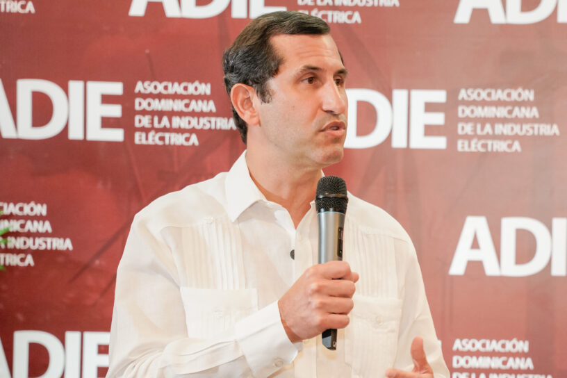 Herrera-presidente-de-la-ADIE-destaco-el-espiritu-de-cooperacion-apoyo-y-apertura-del-ministro-Santos-asi-como-los-avances-del-sector-en-innovacion-y-sostenibilidad