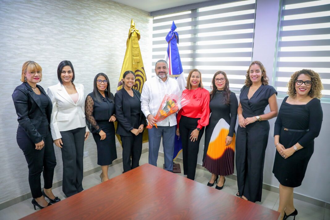 JCE recibe representantes Colectivo Femenino Internacional para la Democracia