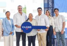 Presidente Abinader y Fellito Suberví entregan 144 apartamentos para Guajimía