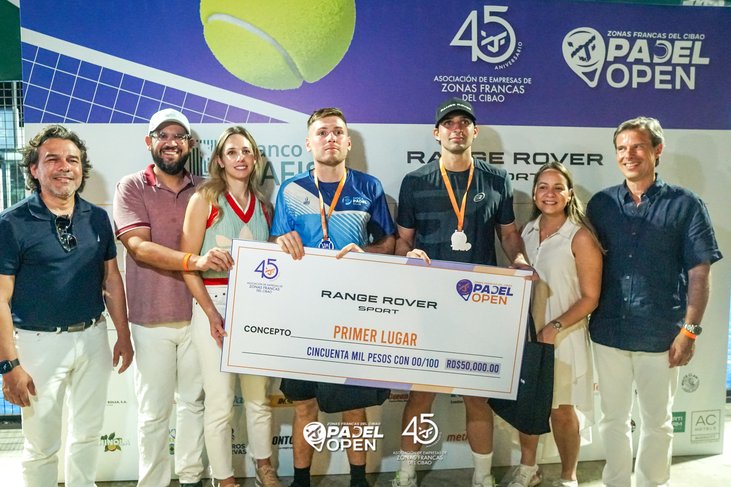 De izquierda a derecha, Joe Torres, Ian Álvarez, Catalina Bermúdez, Federico Etchechoury, Alvaro Sanchís (ganadores categoría A Masculina), Ana Patricia Bonilla, Marco Cabral