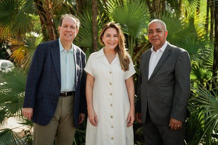 Felipe Vicini, presidente ejecutivo INICIA, Carolina Mejía, alcaldesa del DN y Pedro Nolasco, director del Jardín Botánico Nacional