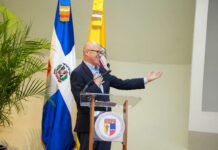 Francisco Domínguez Brito pone en circulación su libro “Los Motivos del Lobo y el Cambio Climático”.