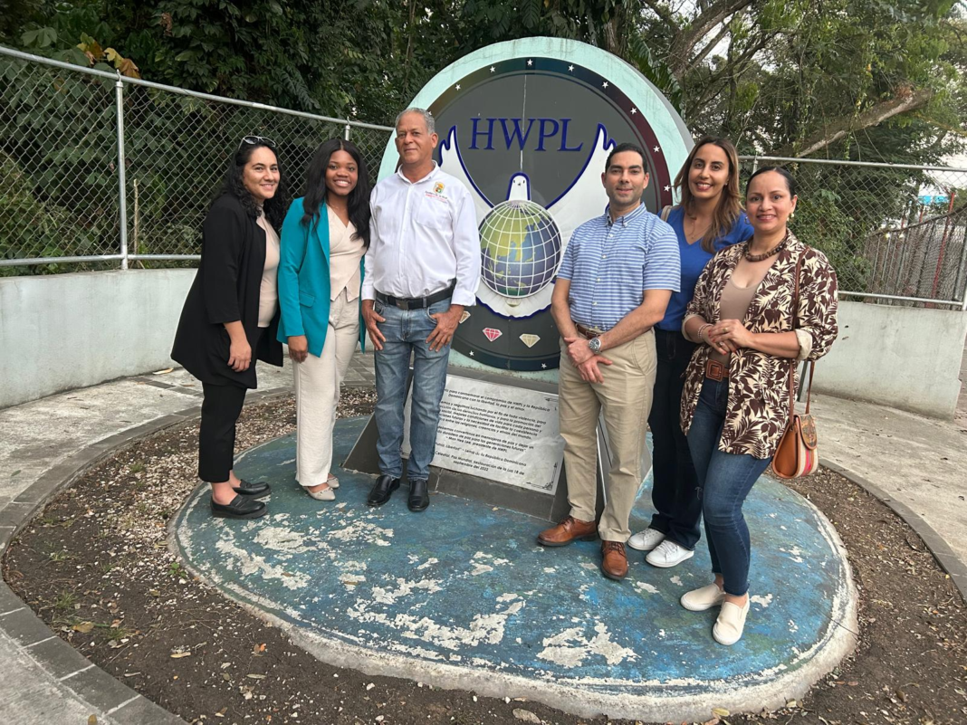 Reunión entre CARFLIA, HWPL y el Ayuntamiento de Moca para la Renovación del Monumento a la Paz
