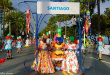 Ulises Rodríguez felicita comparsa de Santiago ganadora del Desfile Nacional de Carnaval 2025