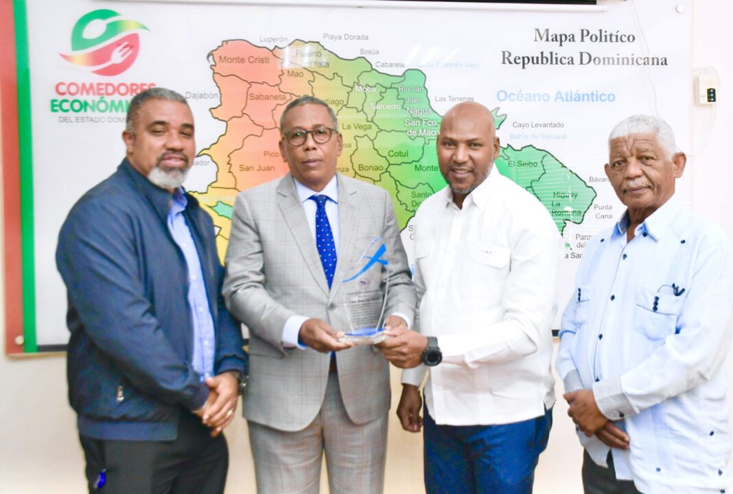 Circulo de Reporteros Gráficos de Televisión reconocen labor de director general de Comedores Económicos