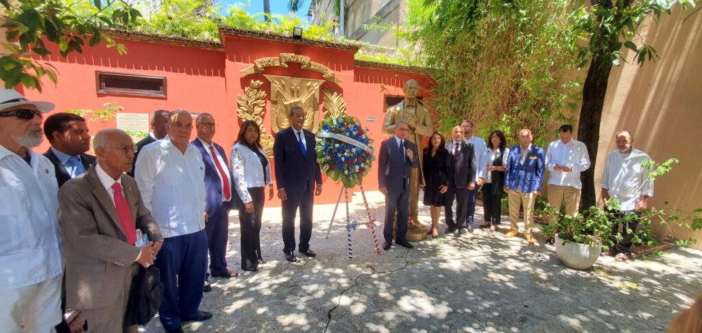 La imagen actual no tiene texto alternativo. El nombre del archivo es: Directivos-del-Instituto-Duartiano-luego-de-la-asamblea.jpg