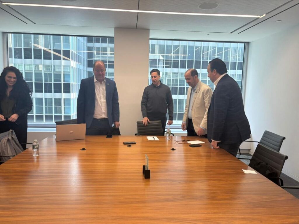 La imagen actual no tiene texto alternativo. El nombre del archivo es: El-director-ejecutivo-del-Instituto-Nacional-de-Educacion-Fisica-Alberto-Rodriguez-junto-a-varios-ejecutivos-del-INEFI.jpg