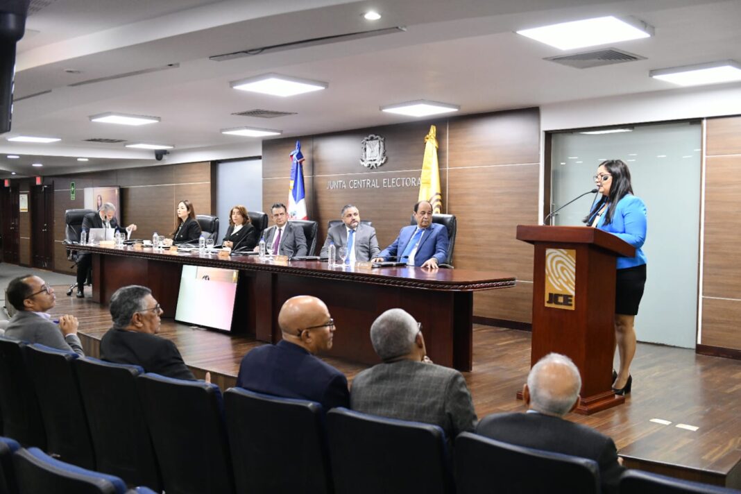 JCE realiza audiencia pública para conocer el borrador del Reglamento la Ley 4-23
