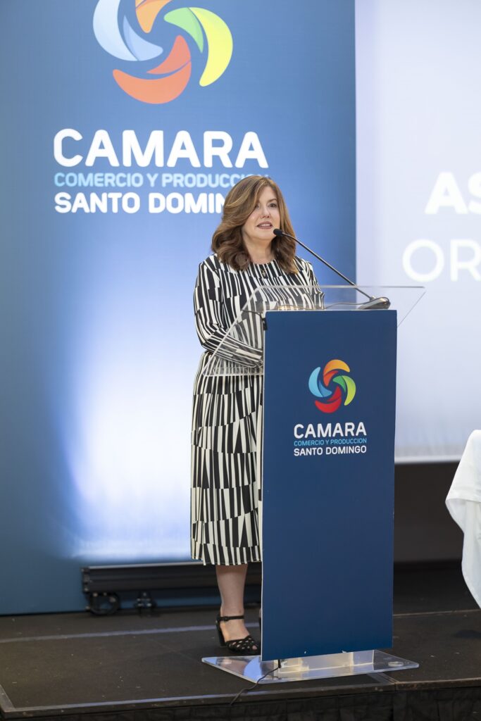 La imagen actual no tiene texto alternativo. El nombre del archivo es: Lucile-Houellemont-asume-segundo-mandato-al-frente-de-la-Camara-Comercio-de-Santo-Domingo.jpg