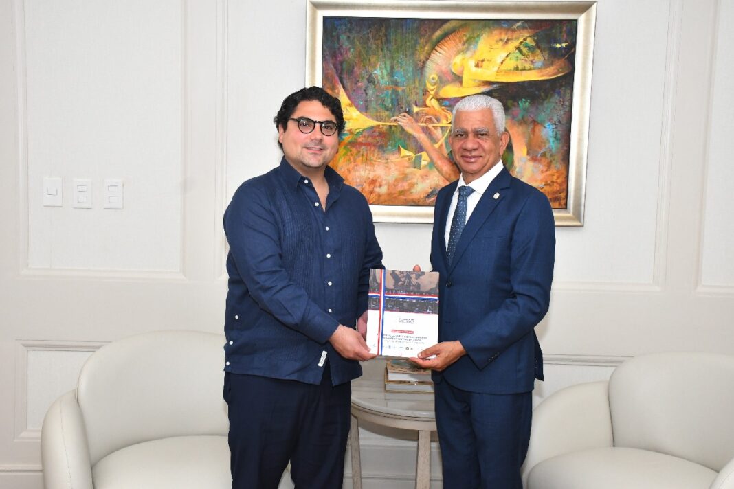 Presidente del Senado, Ricardo de los Santos, recibe visita de cortesía de Hostos Rizik